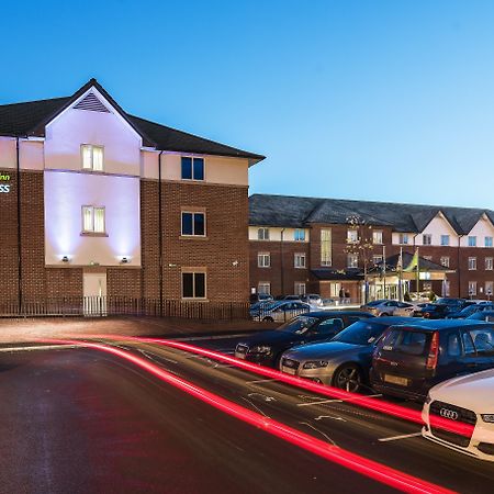 Holiday Inn Express London Gatwick Crawley, An Ihg Hotel Crawley (West Sussex) Exterior foto