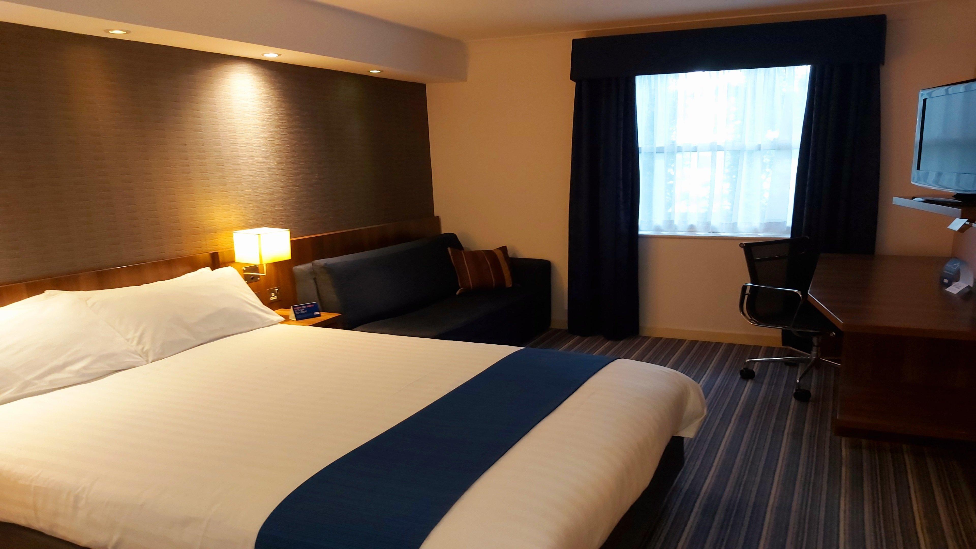 Holiday Inn Express London Gatwick Crawley, An Ihg Hotel Crawley (West Sussex) Exterior foto