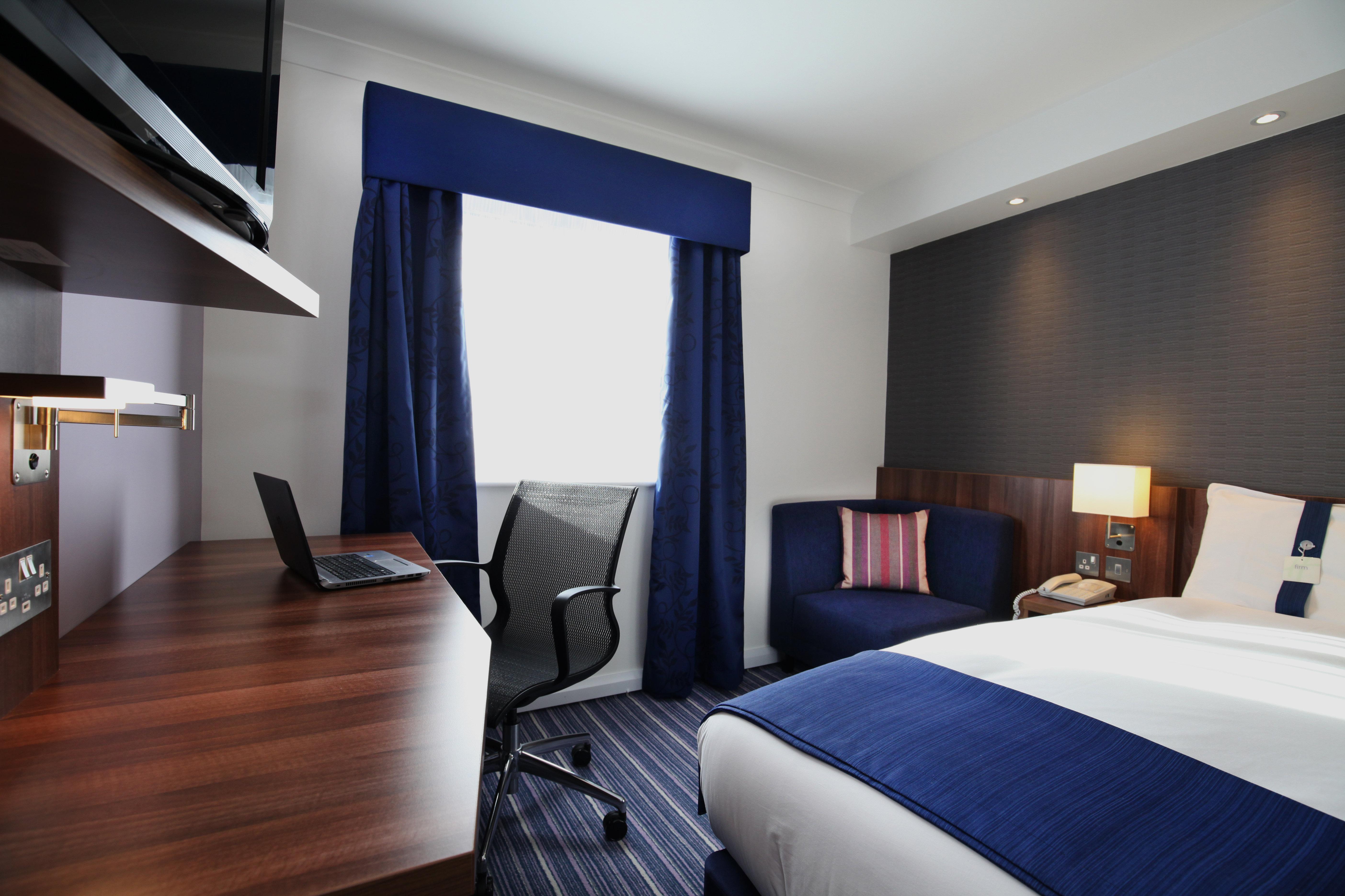 Holiday Inn Express London Gatwick Crawley, An Ihg Hotel Crawley (West Sussex) Exterior foto