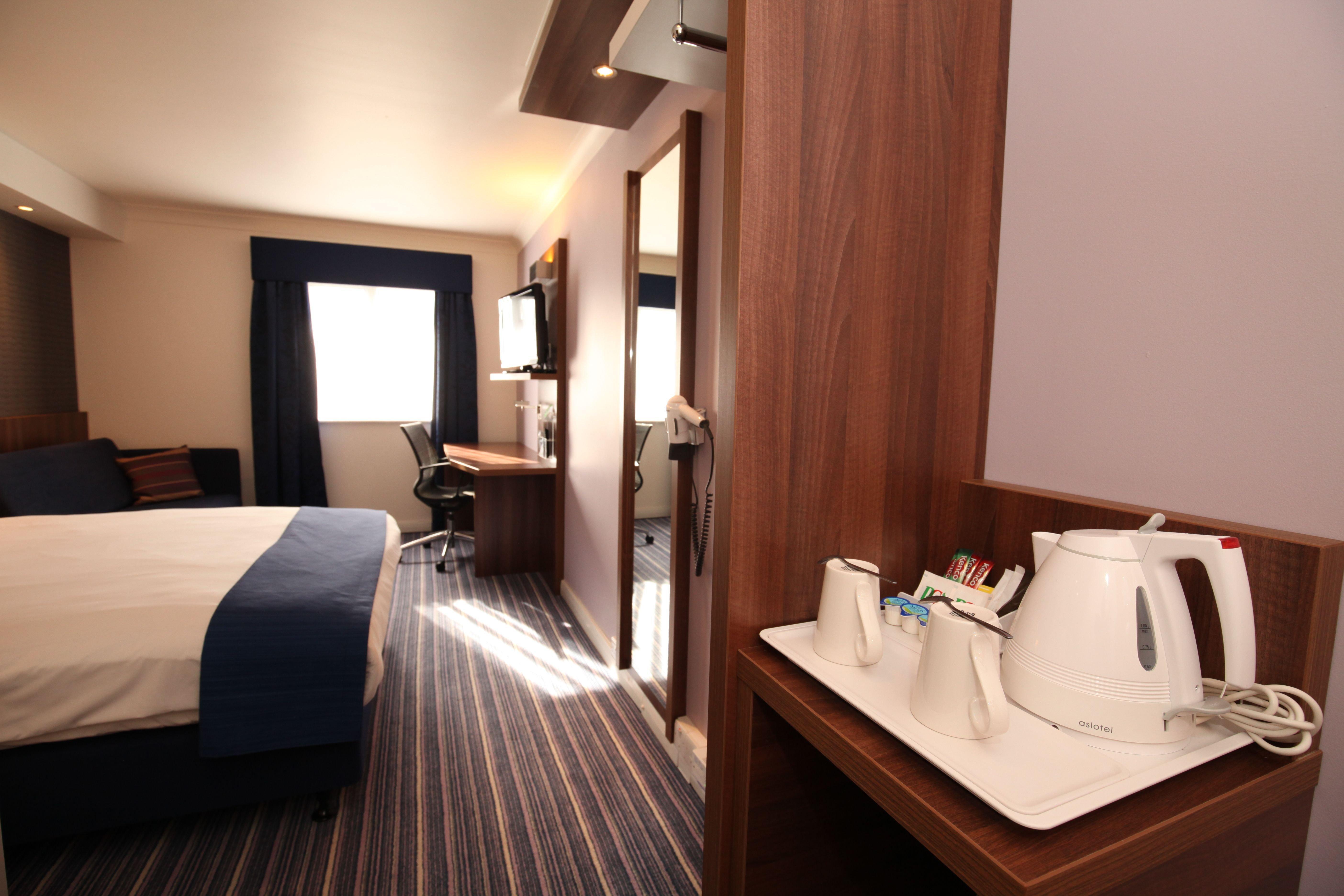 Holiday Inn Express London Gatwick Crawley, An Ihg Hotel Crawley (West Sussex) Exterior foto