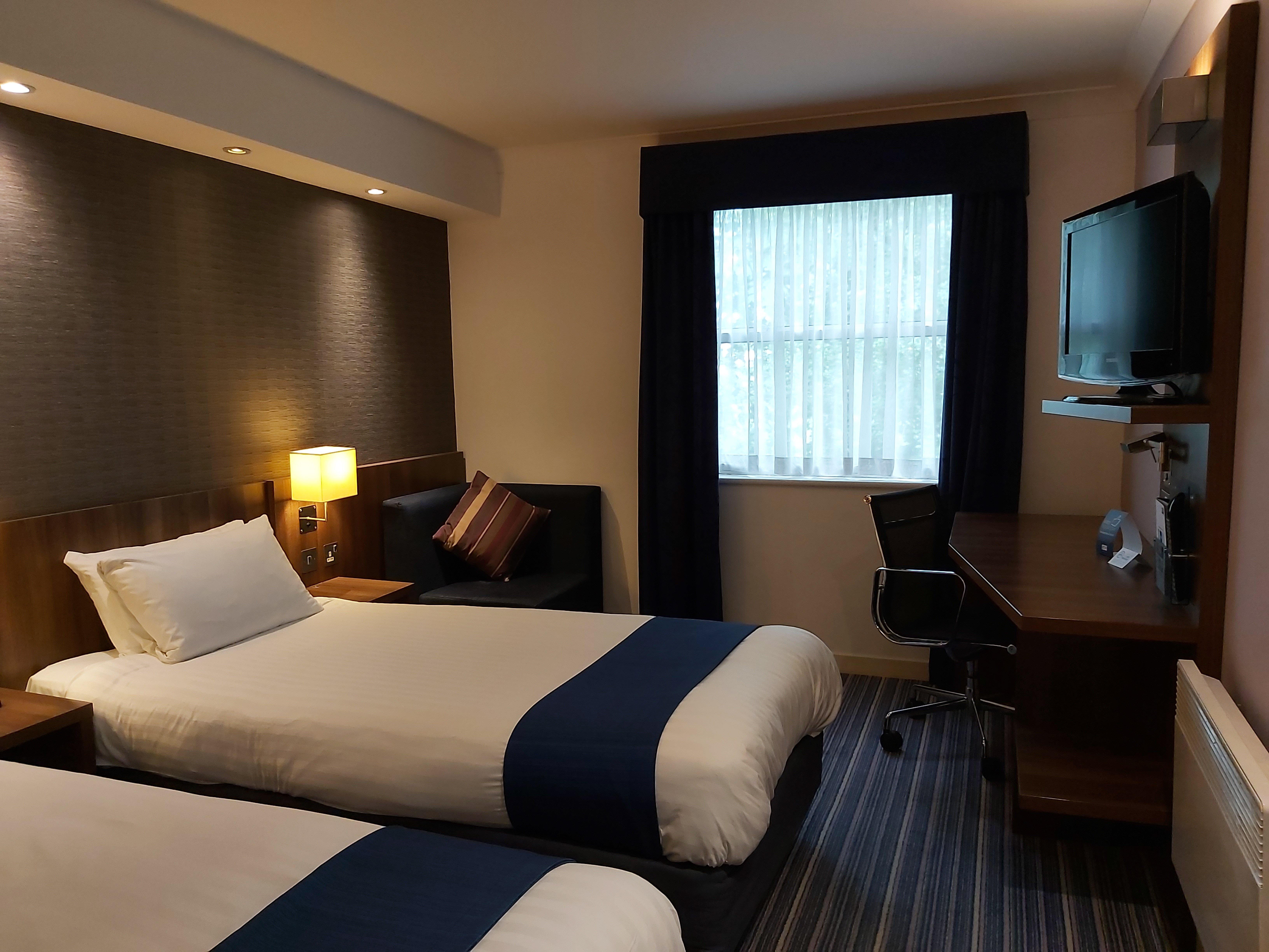 Holiday Inn Express London Gatwick Crawley, An Ihg Hotel Crawley (West Sussex) Exterior foto