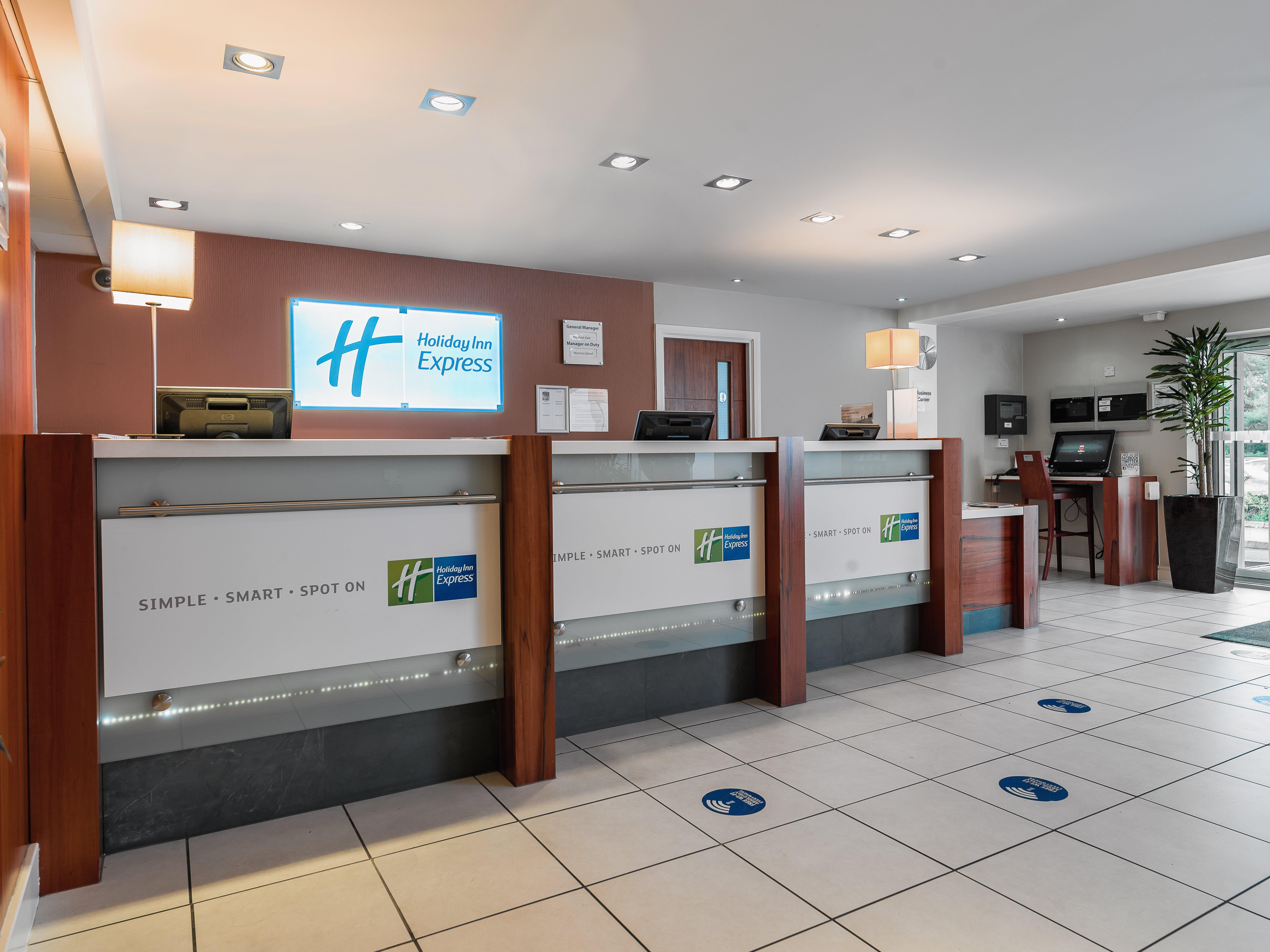 Holiday Inn Express London Gatwick Crawley, An Ihg Hotel Crawley (West Sussex) Exterior foto