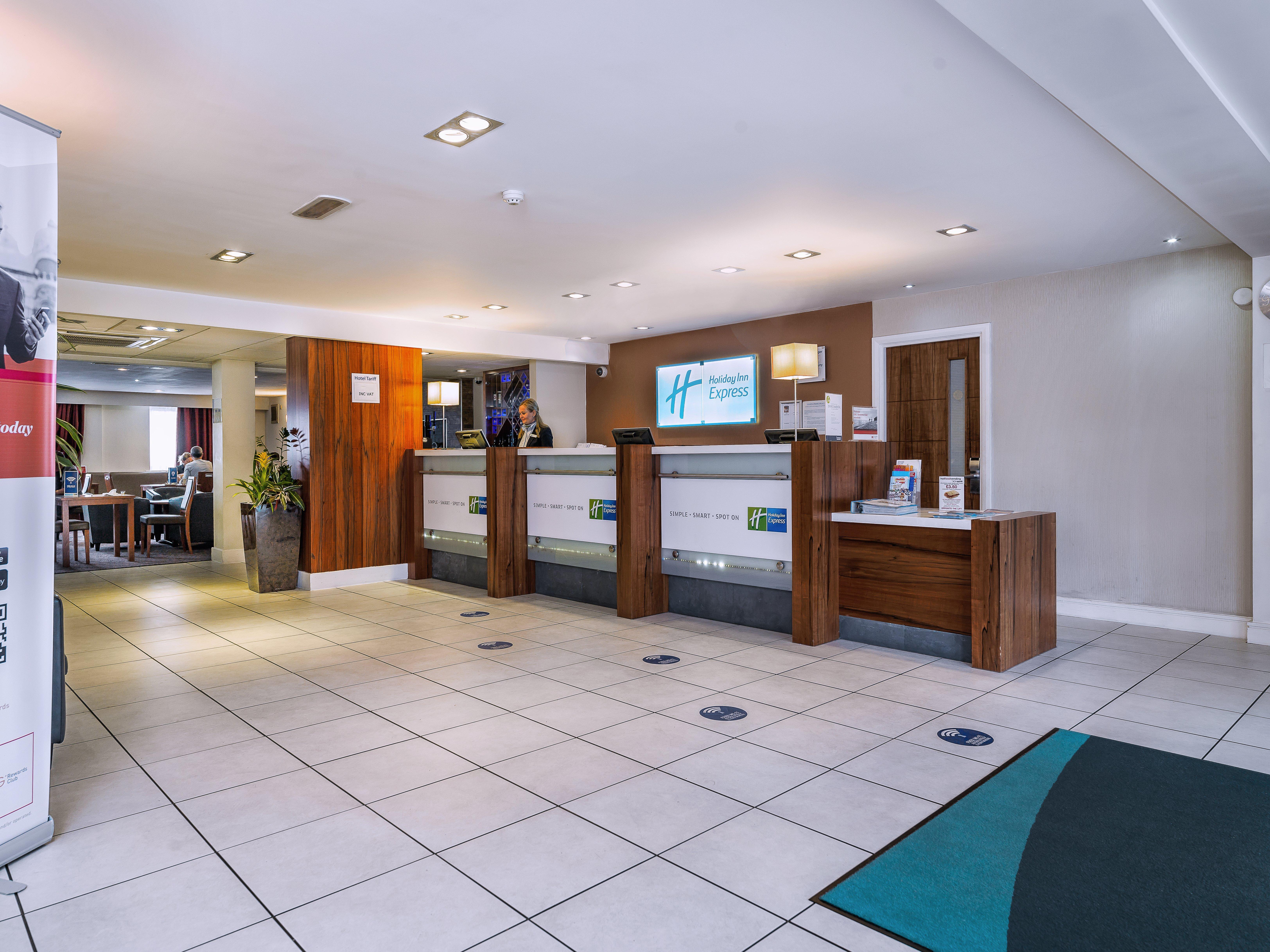 Holiday Inn Express London Gatwick Crawley, An Ihg Hotel Crawley (West Sussex) Exterior foto