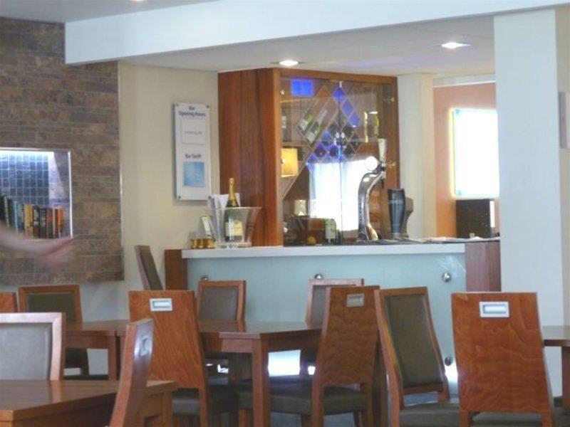 Holiday Inn Express London Gatwick Crawley, An Ihg Hotel Crawley (West Sussex) Exterior foto