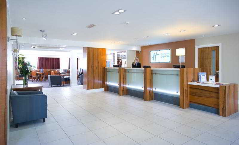 Holiday Inn Express London Gatwick Crawley, An Ihg Hotel Crawley (West Sussex) Exterior foto