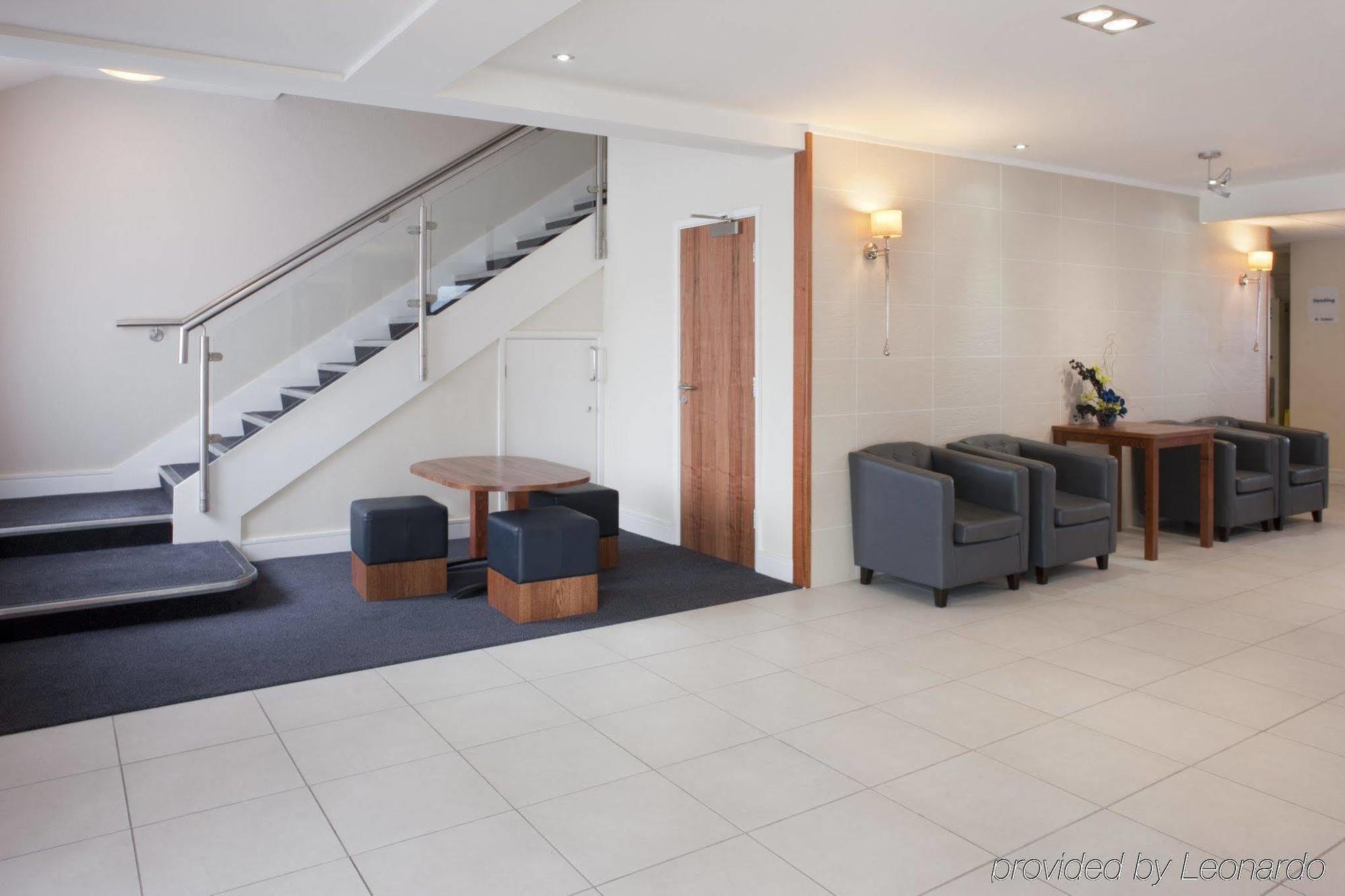 Holiday Inn Express London Gatwick Crawley, An Ihg Hotel Crawley (West Sussex) Exterior foto
